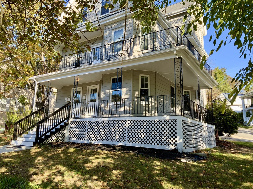 21-23 Bow St, Arlington, Massachusetts, 2 Bedrooms Bedrooms, 4 Rooms Rooms,1 BathroomBathrooms,Residential Lease,For Rent,Bow St,73440092