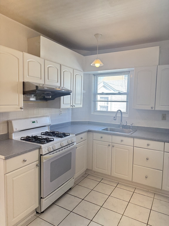 398 Charles St, Malden, Massachusetts, 3 Bedrooms Bedrooms, 7 Rooms Rooms,1 BathroomBathrooms,Residential Lease,For Rent,Charles St,73440340