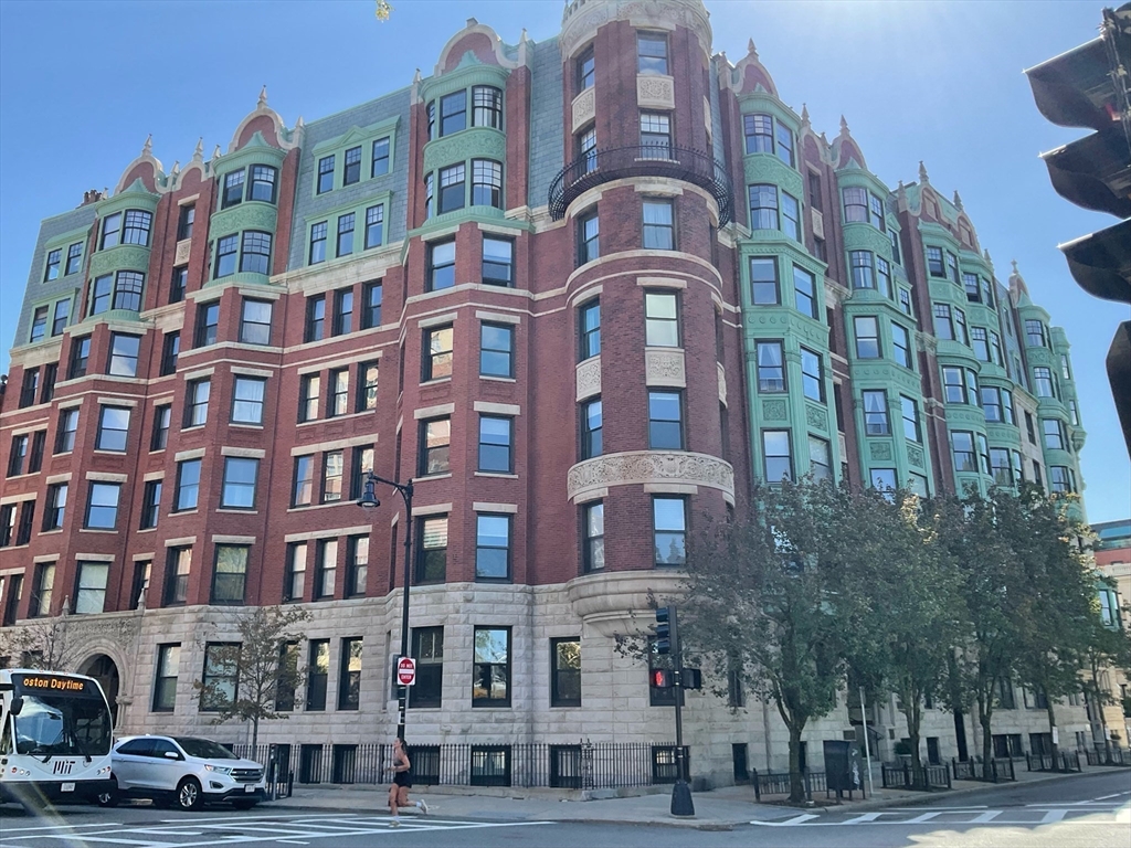 4 Charlesgate East, Boston, Massachusetts, 1 Bedroom Bedrooms, 3 Rooms Rooms,1 BathroomBathrooms,Residential,For Sale,Charlesgate East,73440068