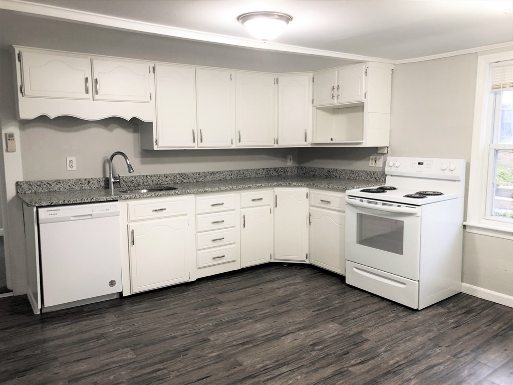 34 Cottage St, Leominster, Massachusetts, 4 Bedrooms Bedrooms, 7 Rooms Rooms,1 BathroomBathrooms,Residential Lease,For Rent,Cottage St,73440479