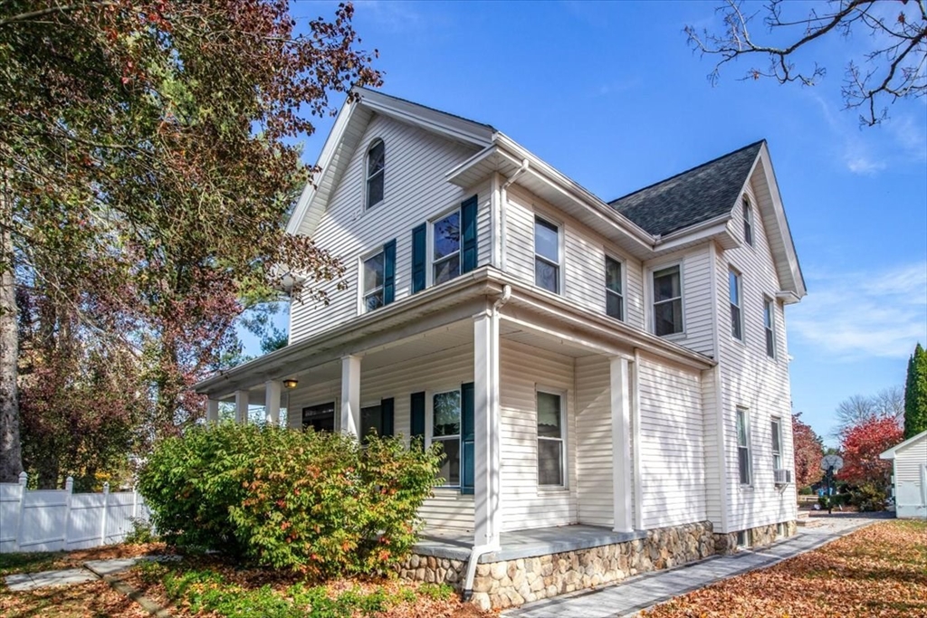 33 Dunbar St, Canton, Massachusetts, 2 Bedrooms Bedrooms, 5 Rooms Rooms,1 BathroomBathrooms,Residential Lease,For Rent,Dunbar St,73440536