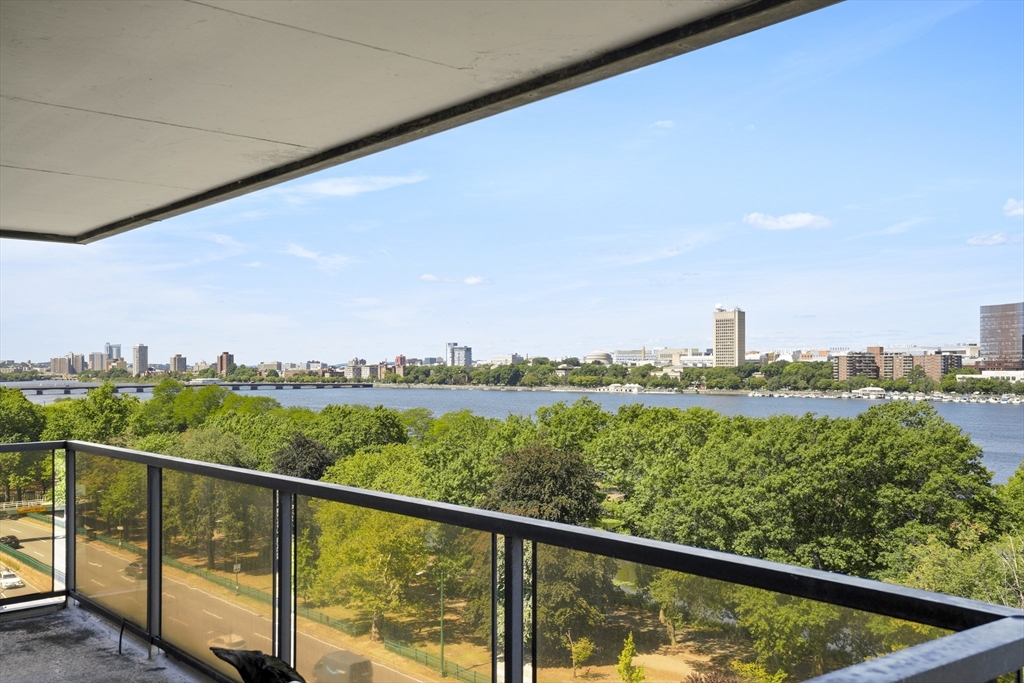 180 Beacon Street, Boston, Massachusetts, 2 Bedrooms Bedrooms, 4 Rooms Rooms,2.5 BathroomsBathrooms,Residential Lease,For Rent,Beacon Street,73428892