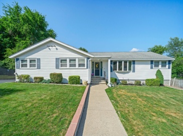 48 Hollis Street, Randolph, Massachusetts, 5 Bedrooms Bedrooms, 13 Rooms Rooms,2.5 BathroomsBathrooms,Residential Income,For Sale,Hollis Street,73396308