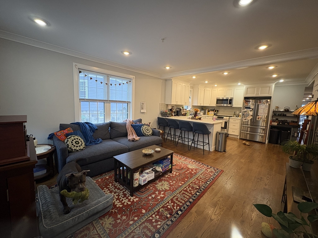 63 Sedgwick St, Boston, Massachusetts, 2 Bedrooms Bedrooms, 5 Rooms Rooms,2 BathroomsBathrooms,Residential Lease,For Rent,Sedgwick St,73436208