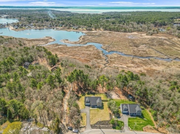 52 Great Neck Road, Wareham, Massachusetts, 3 Bedrooms Bedrooms, 7 Rooms Rooms,2.5 BathroomsBathrooms,Residential,For Sale,Great Neck Road,73375367