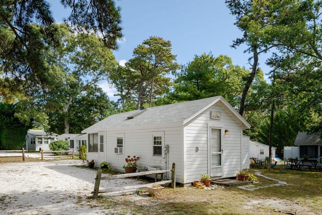 1937 State Highway Route 6, Wellfleet, Massachusetts, 2 Bedrooms Bedrooms, 4 Rooms Rooms,1 BathroomBathrooms,Residential,For Sale,State Highway Route 6,73440571