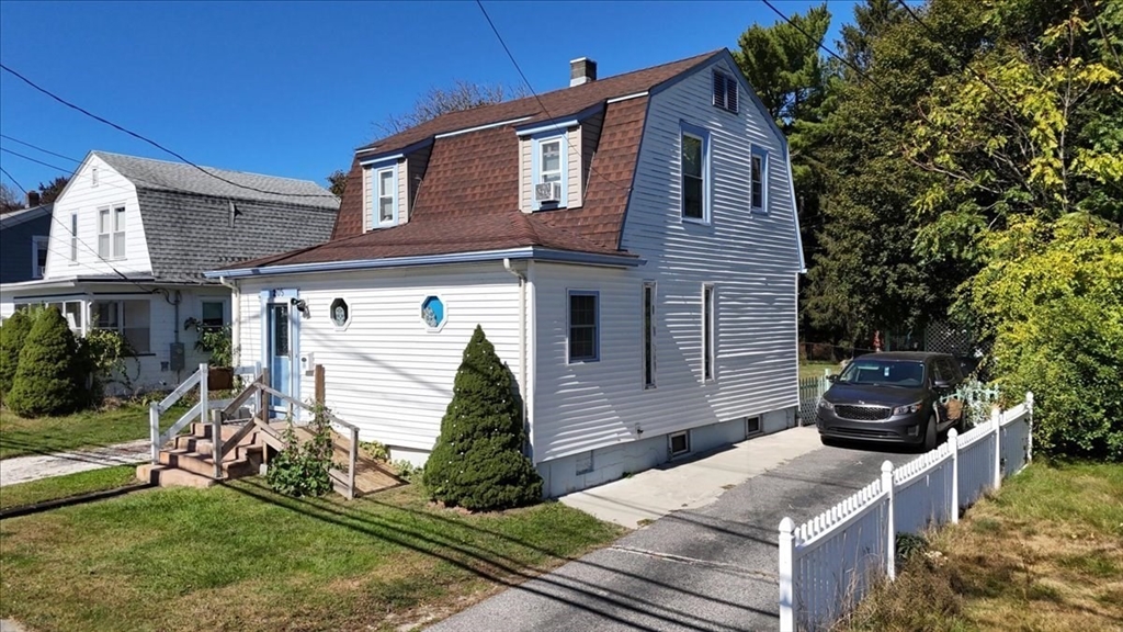 203 Pleasant St, Ashland, Massachusetts, 3 Bedrooms Bedrooms, 5 Rooms Rooms,2 BathroomsBathrooms,Residential,For Sale,Pleasant St,73440617