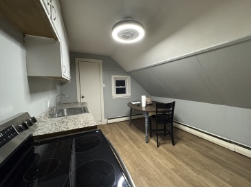 1 Cedar, Amesbury, Massachusetts, 2 Bedrooms Bedrooms, 4 Rooms Rooms,1 BathroomBathrooms,Residential Lease,For Rent,Cedar,73441032