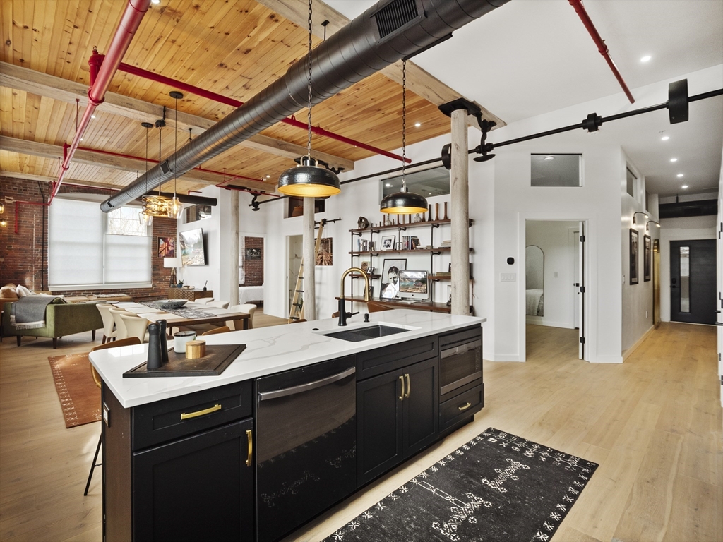 491 Dutton St, Lowell, Massachusetts, 2 Bedrooms Bedrooms, 5 Rooms Rooms,2 BathroomsBathrooms,Residential,For Sale,Dutton St,73353900