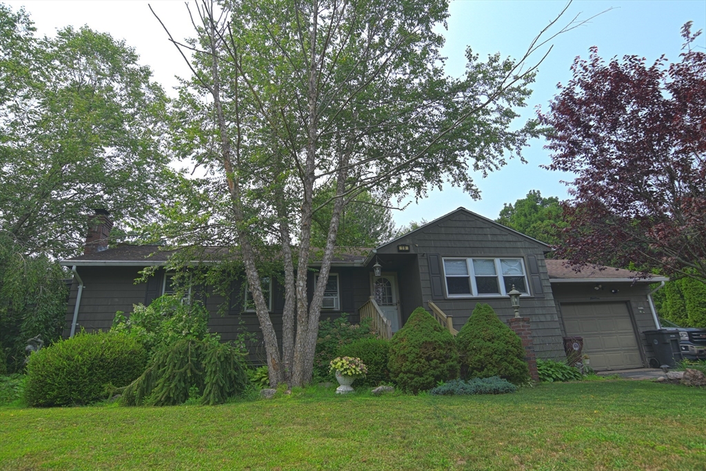 19 Locust Street, Westfield, Massachusetts, 2 Bedrooms Bedrooms, 5 Rooms Rooms,2 BathroomsBathrooms,Residential,For Sale,Locust Street,73414866