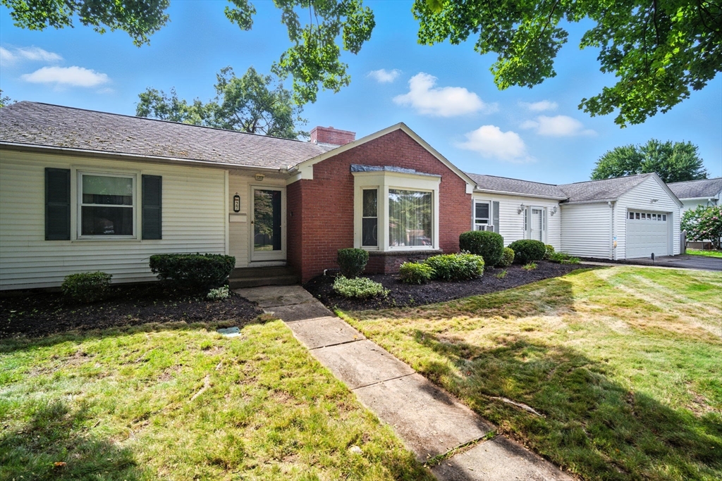 27 Welland Road, Springfield, Massachusetts, 3 Bedrooms Bedrooms, 6 Rooms Rooms,1.5 BathroomsBathrooms,Residential,For Sale,Welland Road,73422787