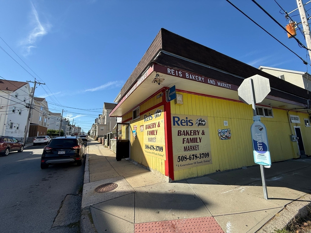 208 Snell St, Fall River, Massachusetts, ,Commercial Sale,For Sale,Snell St,73441342