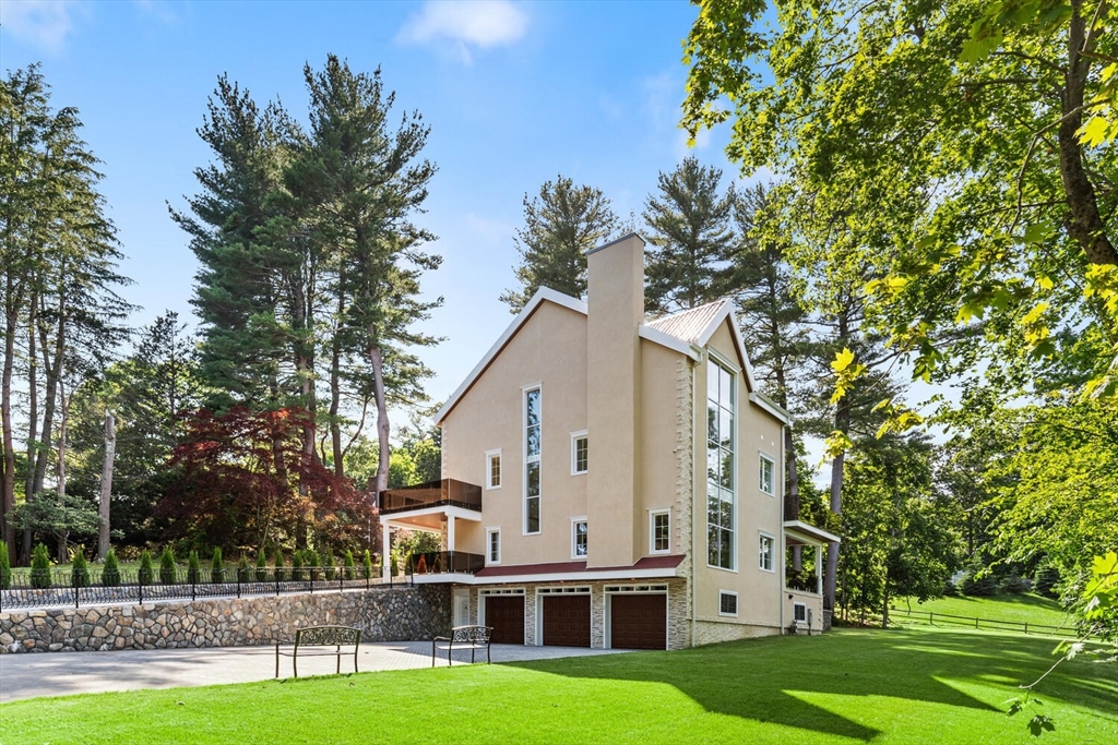 58 Chestnut St, Lynnfield, Massachusetts, 5 Bedrooms Bedrooms, 12 Rooms Rooms,5 BathroomsBathrooms,Residential Lease,For Rent,Chestnut St,73441475