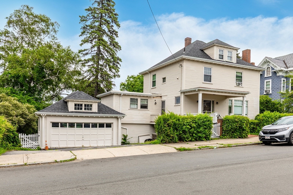 61 Highland Ave, Haverhill, Massachusetts, 4 Bedrooms Bedrooms, 9 Rooms Rooms,2 BathroomsBathrooms,Residential Income,For Sale,Highland Ave,73402265