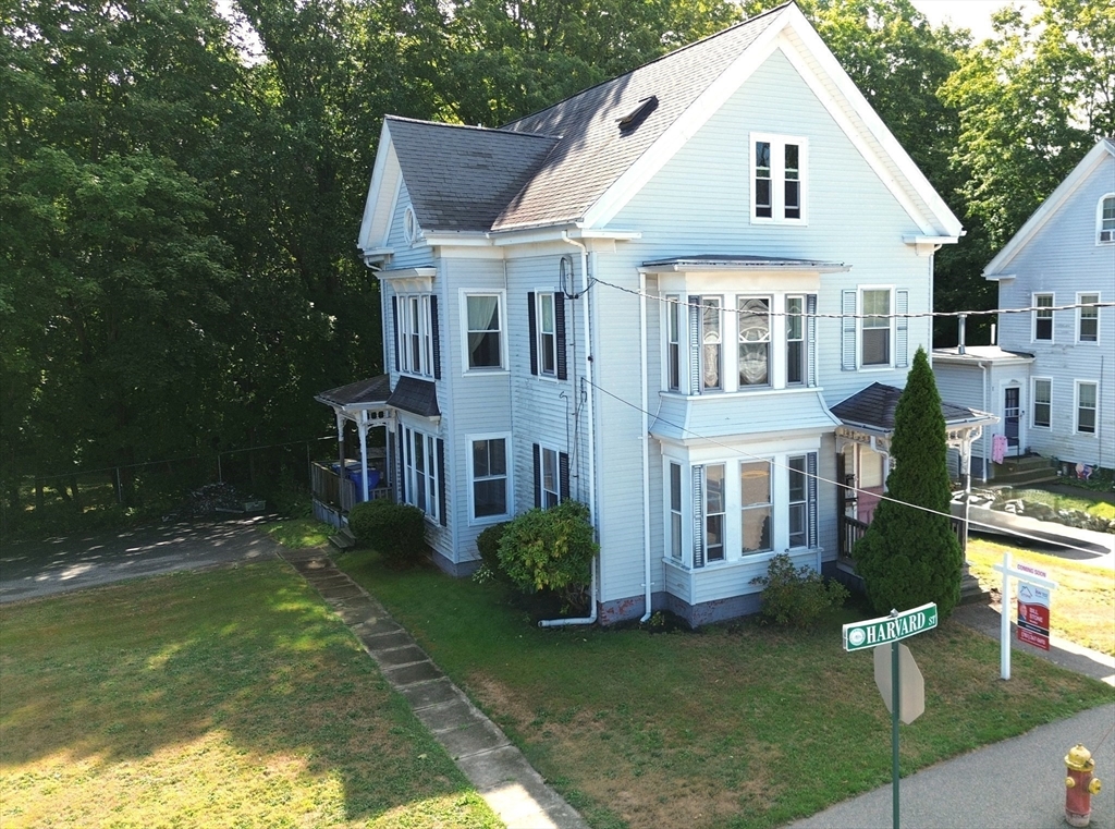 8 Harvard St, Whitman, Massachusetts, 4 Bedrooms Bedrooms, 12 Rooms Rooms,2 BathroomsBathrooms,Residential Income,For Sale,Harvard St,73421399