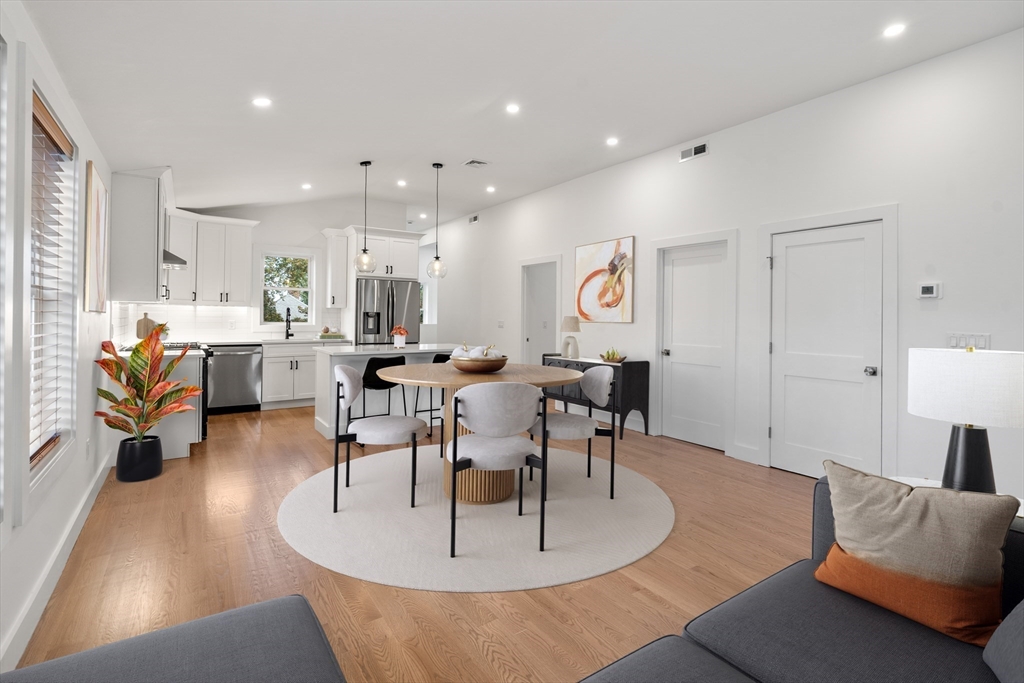 43-45 Wellington St, Waltham, Massachusetts, 3 Bedrooms Bedrooms, 5 Rooms Rooms,2 BathroomsBathrooms,Residential,For Sale,Wellington St,73441599