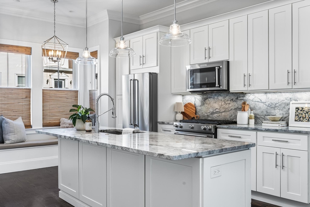 25 Brighton St, Boston, Massachusetts, 2 Bedrooms Bedrooms, 8 Rooms Rooms,2 BathroomsBathrooms,Residential Lease,For Rent,Brighton St,73431788