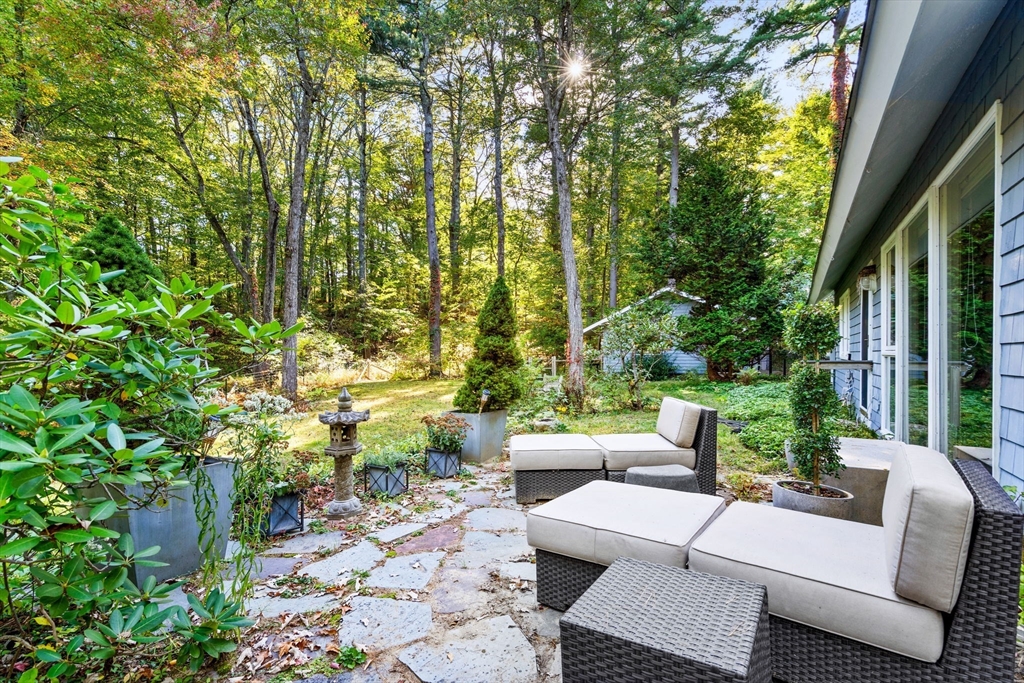 44 The Valley Road, Concord, Massachusetts, 3 Bedrooms Bedrooms, 6 Rooms Rooms,2 BathroomsBathrooms,Residential Lease,For Rent,The Valley Road,73441666