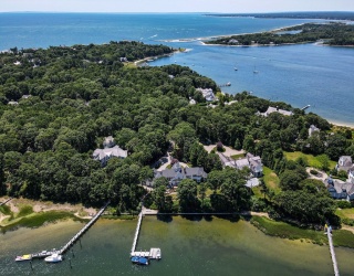 168 Garrison Ln, Barnstable, Massachusetts, 5 Bedrooms Bedrooms, 10 Rooms Rooms,5.5 BathroomsBathrooms,Residential,For Sale,Garrison Ln,73441700
