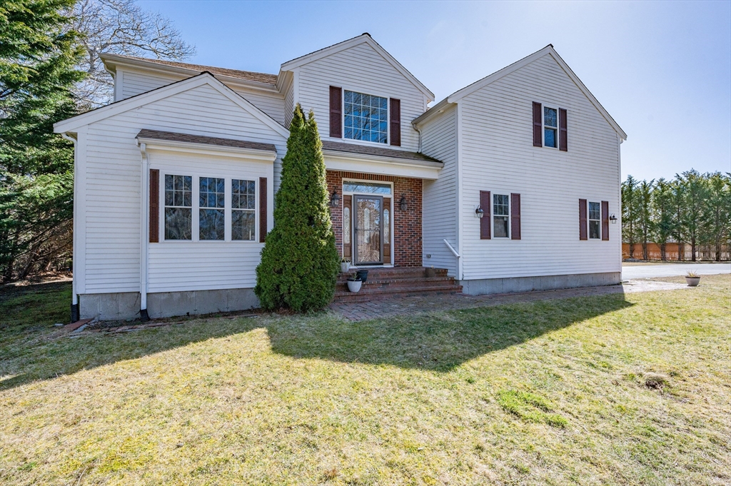 2 Centerville Ave, Barnstable, Massachusetts, 4 Bedrooms Bedrooms, 7 Rooms Rooms,3.5 BathroomsBathrooms,Residential,For Sale,Centerville Ave,73361453