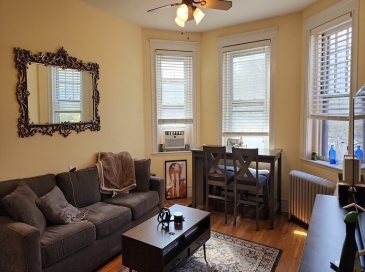 1568 Commonwealth Ave, Boston, Massachusetts, 1 Bedroom Bedrooms, 3 Rooms Rooms,1 BathroomBathrooms,Residential Lease,For Rent,Commonwealth Ave,73410413