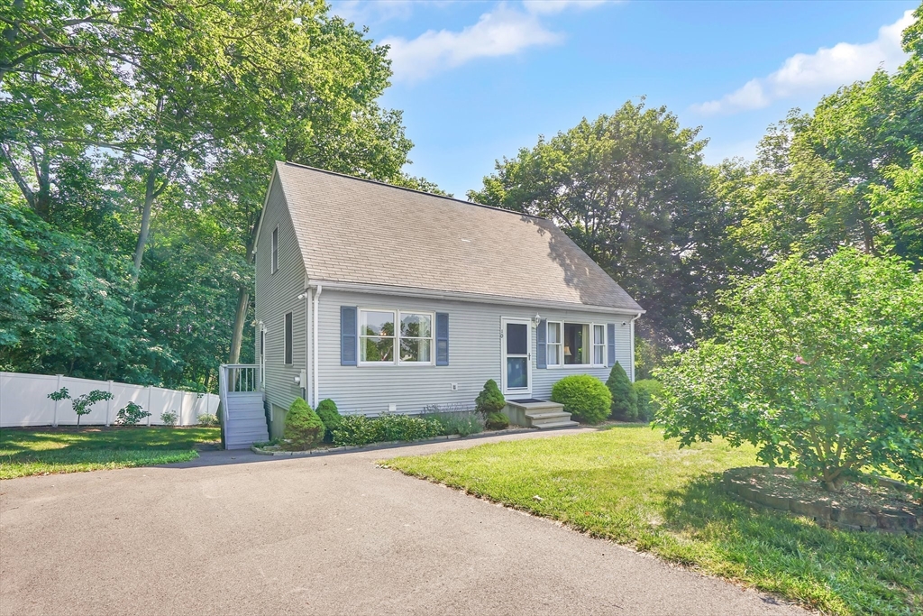 10 Humeston Slope, Holyoke, Massachusetts, 4 Bedrooms Bedrooms, 6 Rooms Rooms,2 BathroomsBathrooms,Residential,For Sale,Humeston Slope,73421341