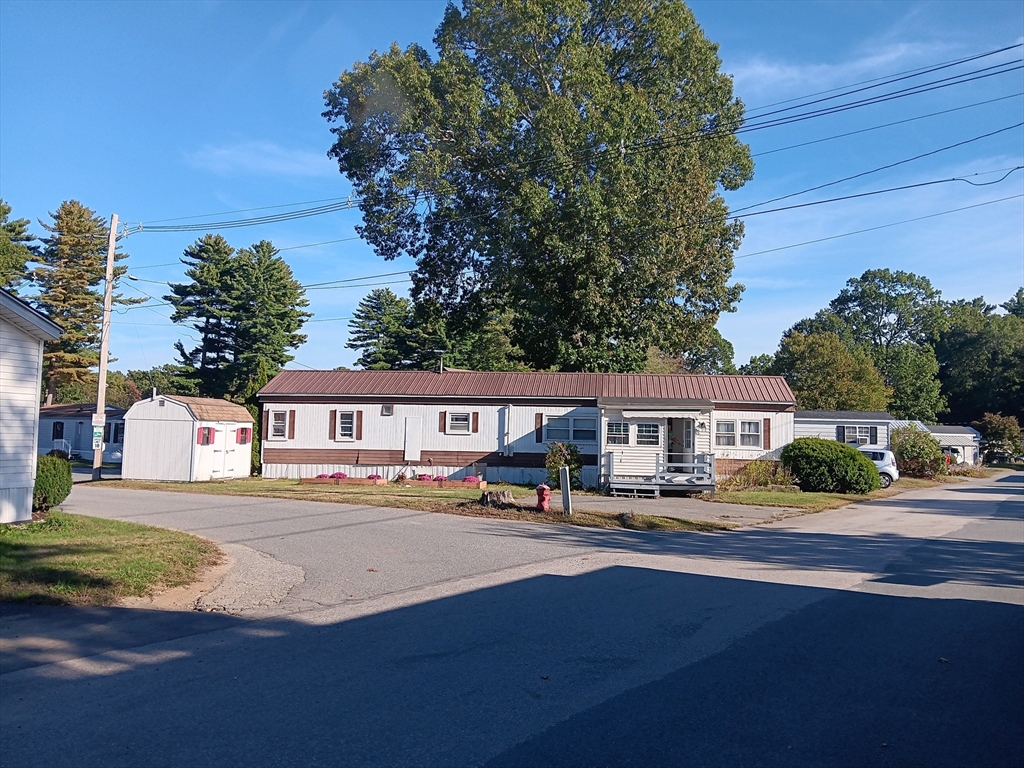 8 First Ave., Merrimac, Massachusetts, 2 Bedrooms Bedrooms, 4 Rooms Rooms,1 BathroomBathrooms,Residential,For Sale,First Ave.,73437693