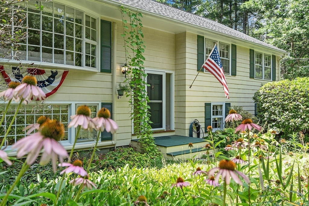 32 E Riding Dr, Carlisle, Massachusetts, 4 Bedrooms Bedrooms, 9 Rooms Rooms,2.5 BathroomsBathrooms,Residential,For Sale,E Riding Dr,73420453