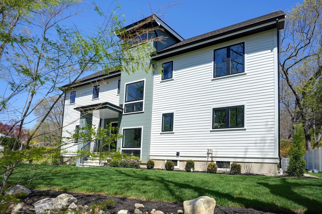 147 Ridge Street, Arlington, Massachusetts, 6 Bedrooms Bedrooms, 13 Rooms Rooms,5.5 BathroomsBathrooms,Residential,For Sale,Ridge Street,73367583