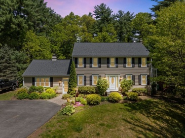 25 Dominique Dr, Bridgewater, Massachusetts, 4 Bedrooms Bedrooms, 9 Rooms Rooms,3 BathroomsBathrooms,Residential,For Sale,Dominique Dr,73375660