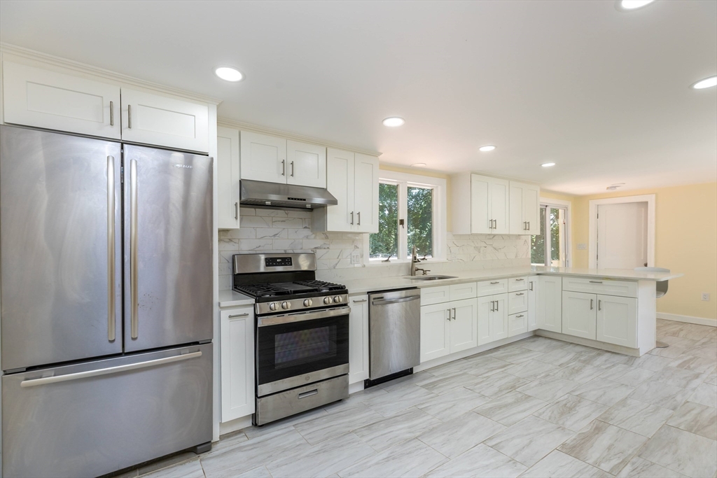 43 Hobart Ter, Braintree, Massachusetts, 3 Bedrooms Bedrooms, 8 Rooms Rooms,1 BathroomBathrooms,Residential,For Sale,Hobart Ter,73392622