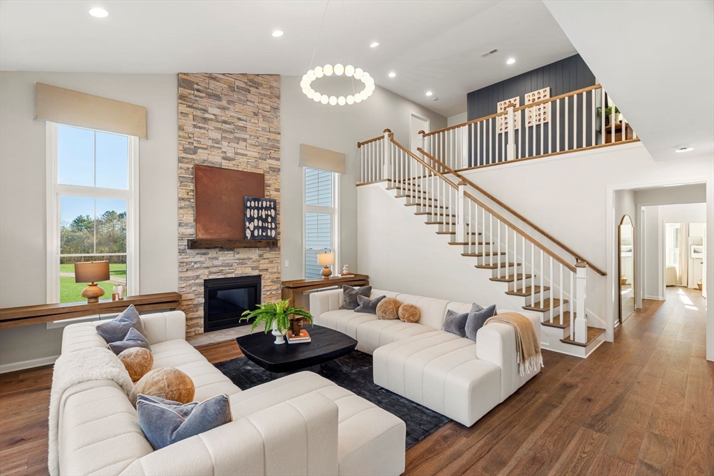 24 Lloyd Circle, Norton, Massachusetts, 4 Bedrooms Bedrooms, 10 Rooms Rooms,3.5 BathroomsBathrooms,Residential,For Sale,Lloyd Circle,73441901