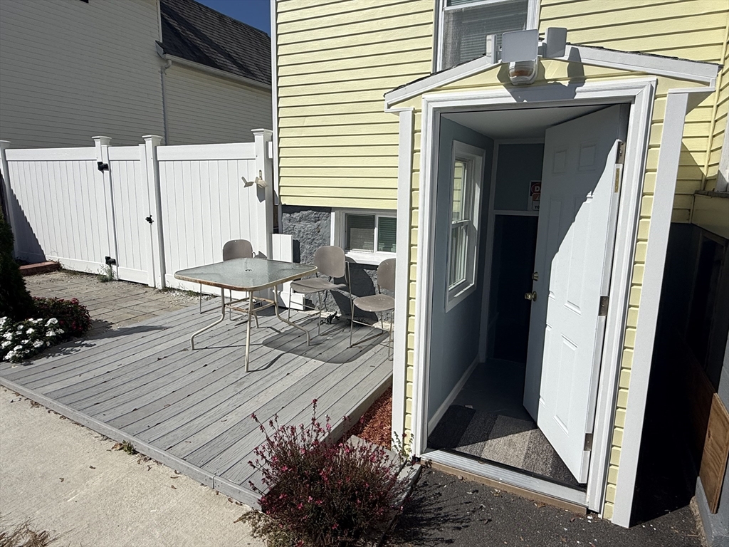 28 Albertina St, Quincy, Massachusetts, 1 Bedroom Bedrooms, 2 Rooms Rooms,1 BathroomBathrooms,Residential Lease,For Rent,Albertina St,73441917