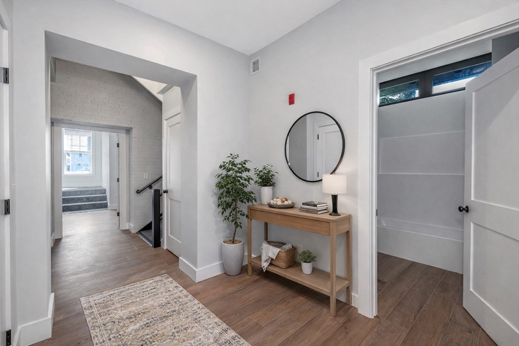 241 W Sixth, Lowell, Massachusetts, 1 Bedroom Bedrooms, 3 Rooms Rooms,1 BathroomBathrooms,Residential Lease,For Rent,W Sixth,73442023