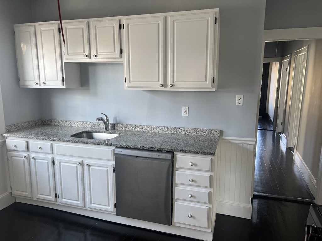 7 Saint Marks, Boston, Massachusetts, 3 Bedrooms Bedrooms, 5 Rooms Rooms,1 BathroomBathrooms,Residential Lease,For Rent,Saint Marks,73442065