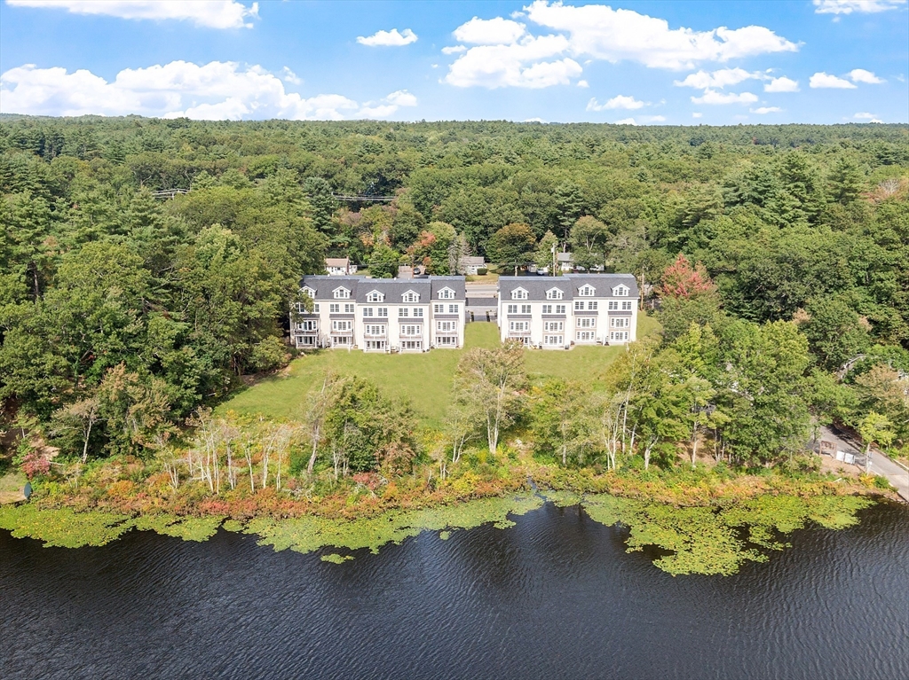 206 W Main St, Georgetown, Massachusetts, 4 Bedrooms Bedrooms, 8 Rooms Rooms,4.5 BathroomsBathrooms,Residential,For Sale,W Main St,73442172