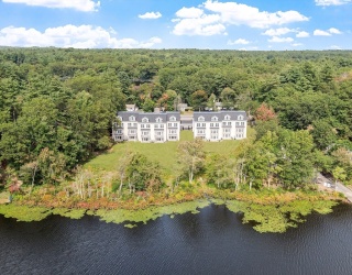 206 W Main St, Georgetown, Massachusetts, 4 Bedrooms Bedrooms, 8 Rooms Rooms,4.5 BathroomsBathrooms,Residential,For Sale,W Main St,73442172