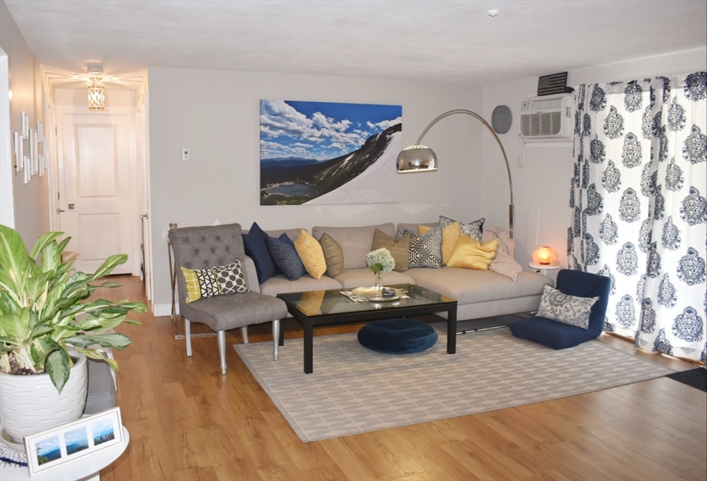 50 Colonial Dr, Andover, Massachusetts, 2 Bedrooms Bedrooms, 4 Rooms Rooms,1 BathroomBathrooms,Residential Lease,For Rent,Colonial Dr,73442289