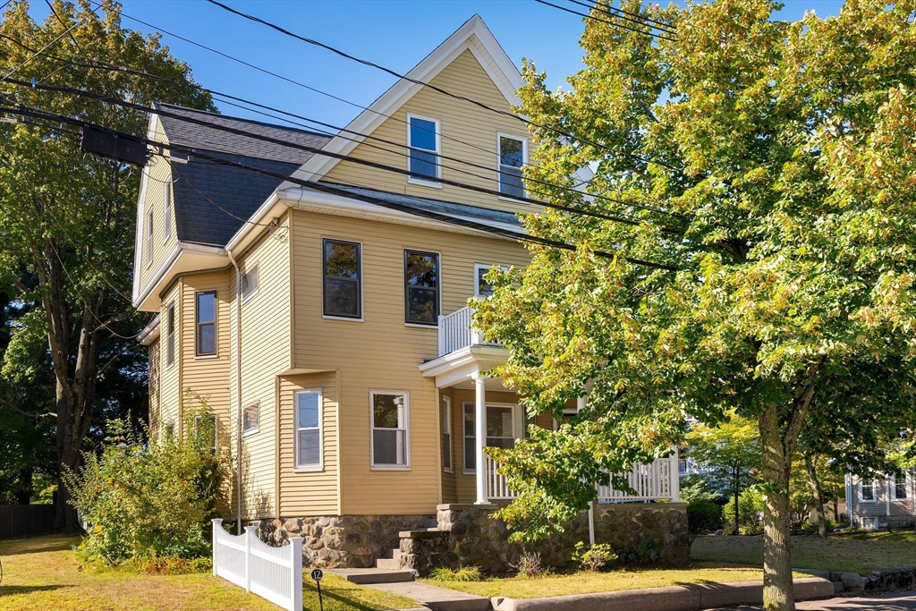 12 Burnham St, Belmont, Massachusetts, 6 Bedrooms Bedrooms, 15 Rooms Rooms,2.5 BathroomsBathrooms,Residential Income,For Sale,Burnham St,73425496