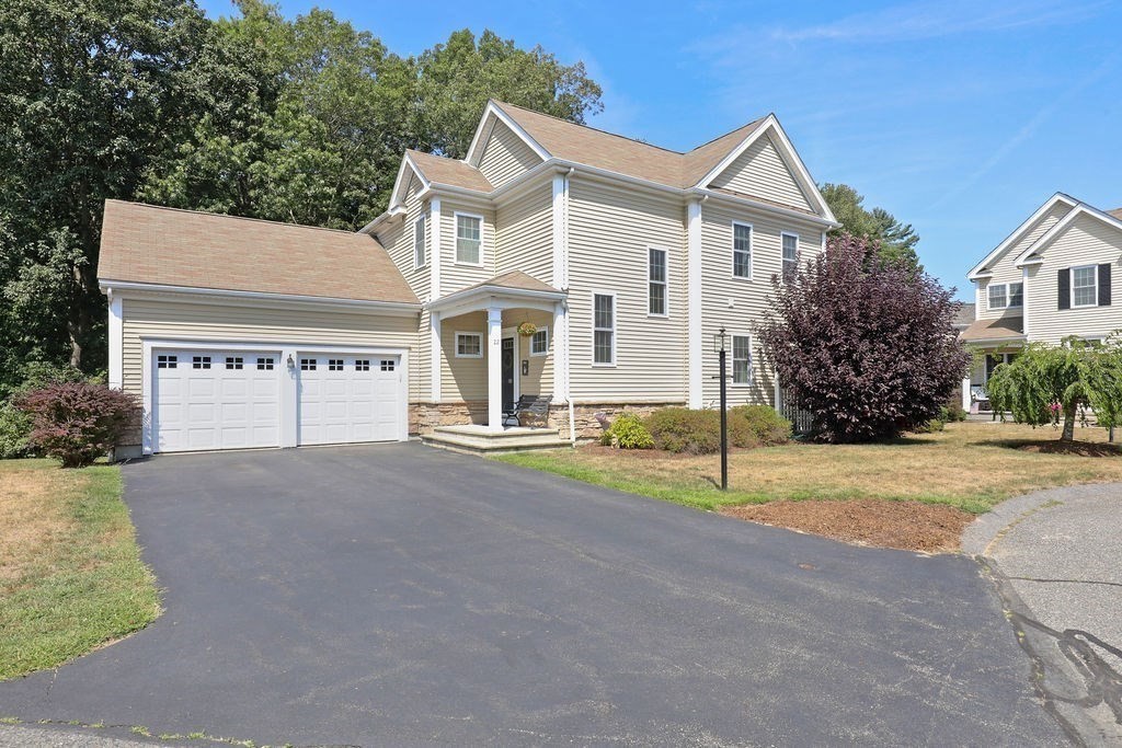 22 Sunflower Dr, Raynham, Massachusetts, 3 Bedrooms Bedrooms, 6 Rooms Rooms,2.5 BathroomsBathrooms,Residential,For Sale,Sunflower Dr,73417557