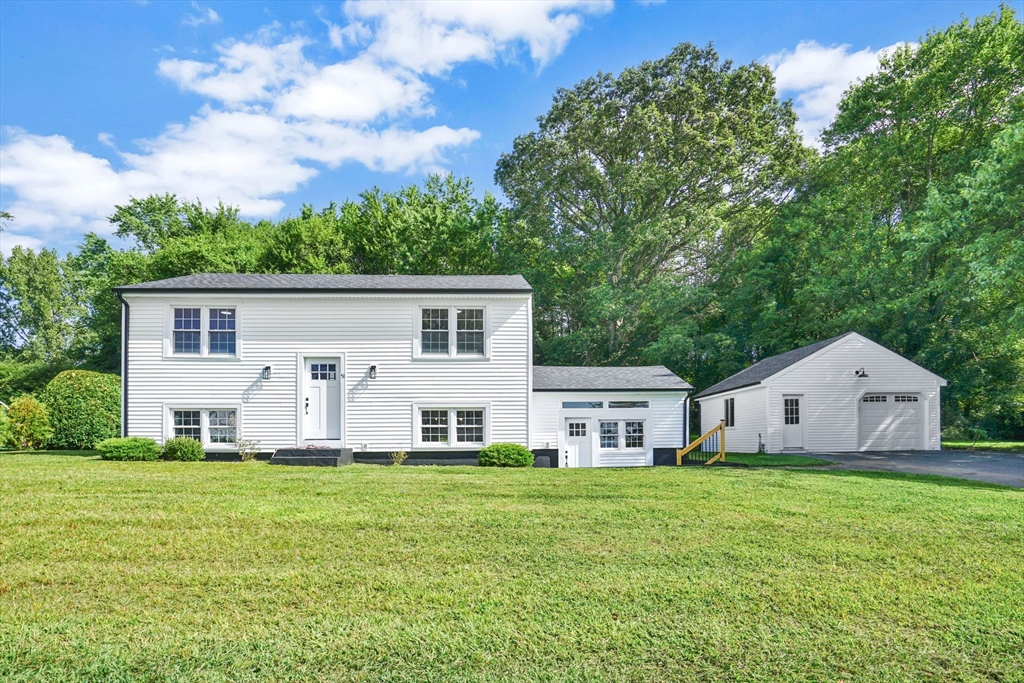 51 Bradford Dr, Agawam, Massachusetts, 4 Bedrooms Bedrooms, 7 Rooms Rooms,2 BathroomsBathrooms,Residential,For Sale,Bradford Dr,73419579