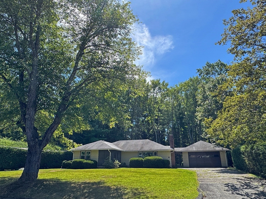 104 Wildwood Ave, Greenfield, Massachusetts, 3 Bedrooms Bedrooms, 6 Rooms Rooms,2 BathroomsBathrooms,Residential,For Sale,Wildwood Ave,73420663