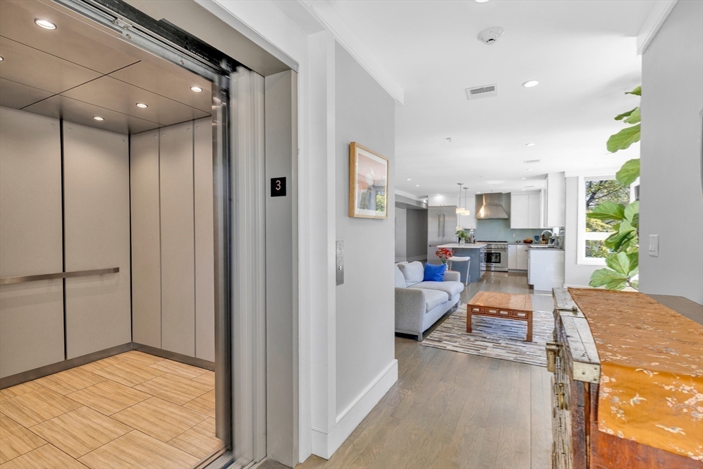 60 Cameron St, Brookline, Massachusetts, 3 Bedrooms Bedrooms, 5 Rooms Rooms,2 BathroomsBathrooms,Residential Lease,For Rent,Cameron St,73438641