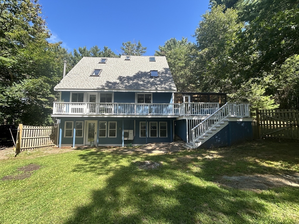 9-9R Harlow St, Essex, Massachusetts, 4 Bedrooms Bedrooms, 8 Rooms Rooms,3.5 BathroomsBathrooms,Residential,For Sale,Harlow St,73423056
