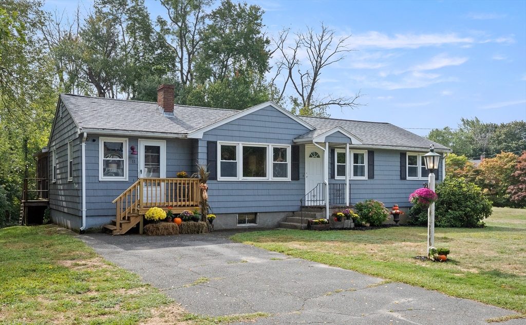 11 Albion Lane, West Newbury, Massachusetts, 3 Bedrooms Bedrooms, 6 Rooms Rooms,1 BathroomBathrooms,Residential,For Sale,Albion Lane,73428742