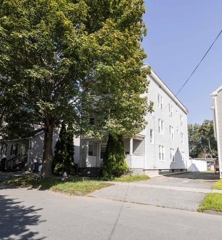 55 Bliss Street, West Springfield, Massachusetts, 9 Bedrooms Bedrooms, 18 Rooms Rooms,3 BathroomsBathrooms,Residential Income,For Sale,Bliss Street,73416755