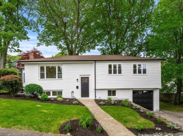 26 Parsons Dr, Swampscott, Massachusetts, 3 Bedrooms Bedrooms, 10 Rooms Rooms,2.5 BathroomsBathrooms,Residential,For Sale,Parsons Dr,73380230