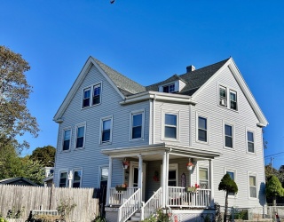 52 Essex, Beverly, Massachusetts, 2 Bedrooms Bedrooms, 4 Rooms Rooms,1 BathroomBathrooms,Residential Lease,For Rent,Essex,73428298
