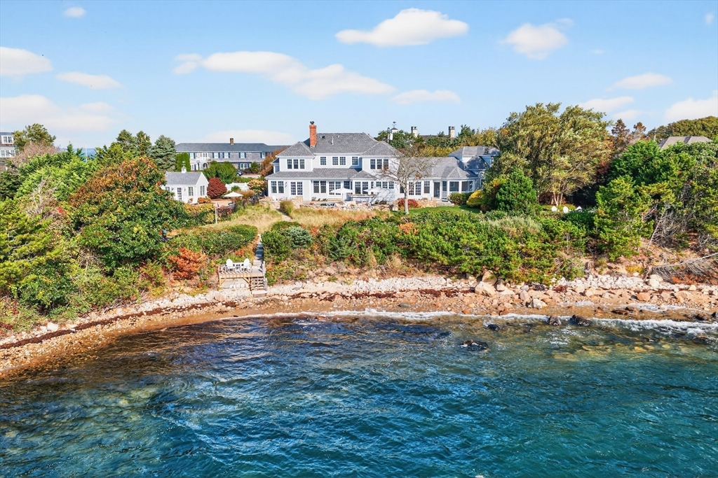 40 Point Rd, Falmouth, Massachusetts, 5 Bedrooms Bedrooms, 8 Rooms Rooms,5.5 BathroomsBathrooms,Residential,For Sale,Point Rd,73442362