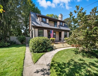 31 Wellesley Rd, Holyoke, Massachusetts, 4 Bedrooms Bedrooms, 8 Rooms Rooms,1.5 BathroomsBathrooms,Residential,For Sale,Wellesley Rd,73442389